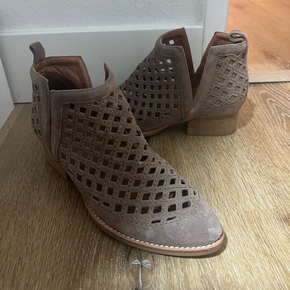 Jeffrey Cambell Taggart booties